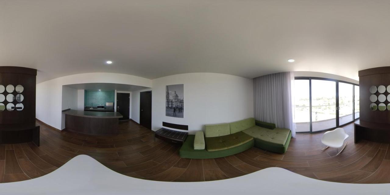 Las Pintas Fiesta Inn Guadalajara Aeropuerto מראה חיצוני תמונה