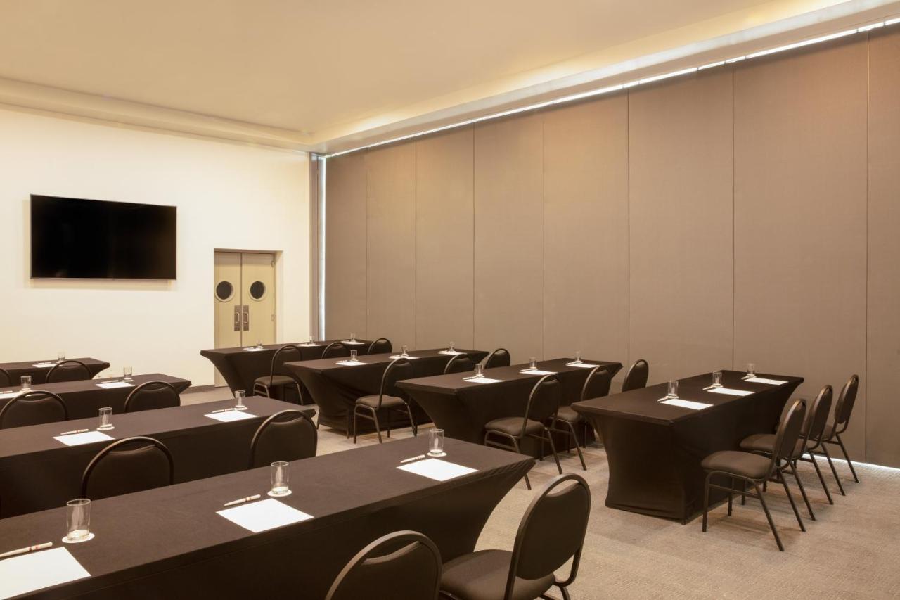 Las Pintas Fiesta Inn Guadalajara Aeropuerto מראה חיצוני תמונה