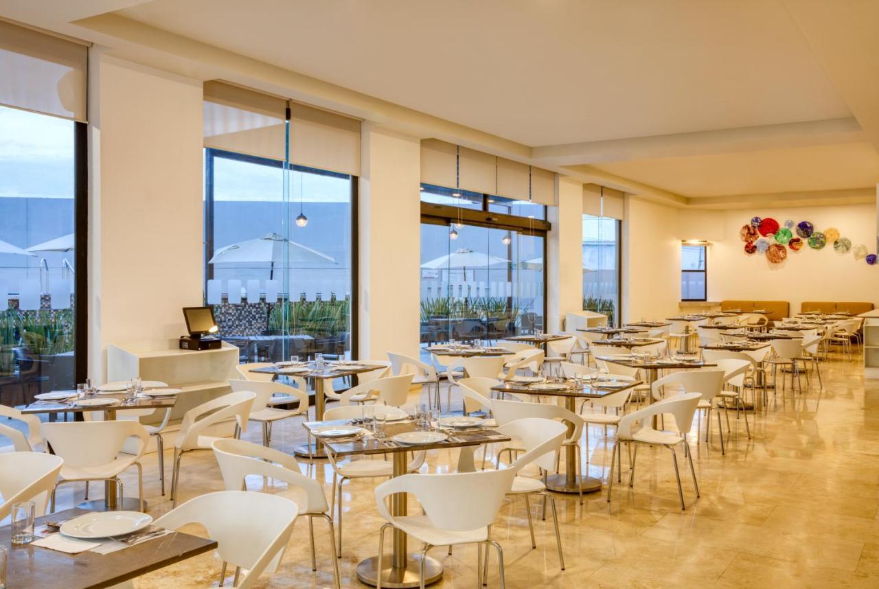 Las Pintas Fiesta Inn Guadalajara Aeropuerto מראה חיצוני תמונה
