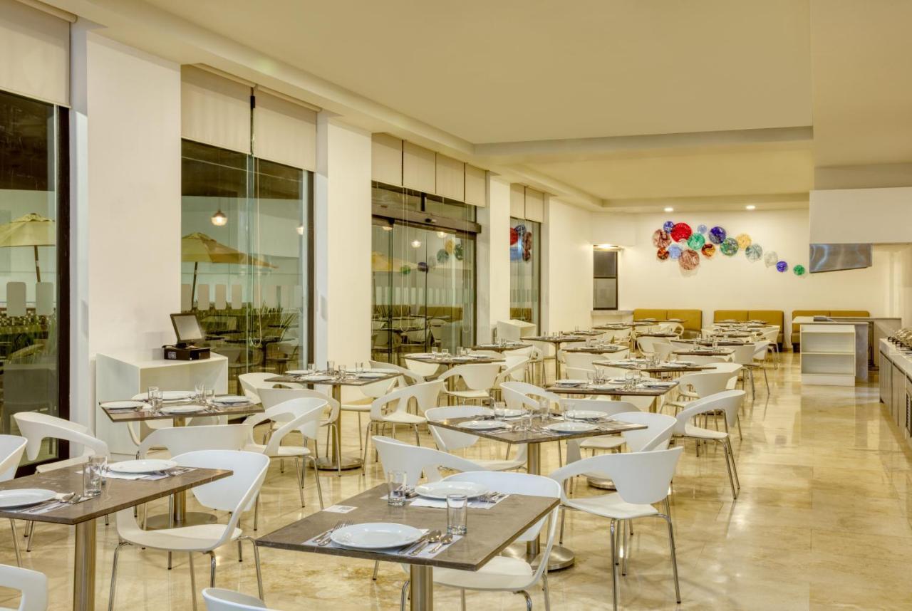 Las Pintas Fiesta Inn Guadalajara Aeropuerto מראה חיצוני תמונה