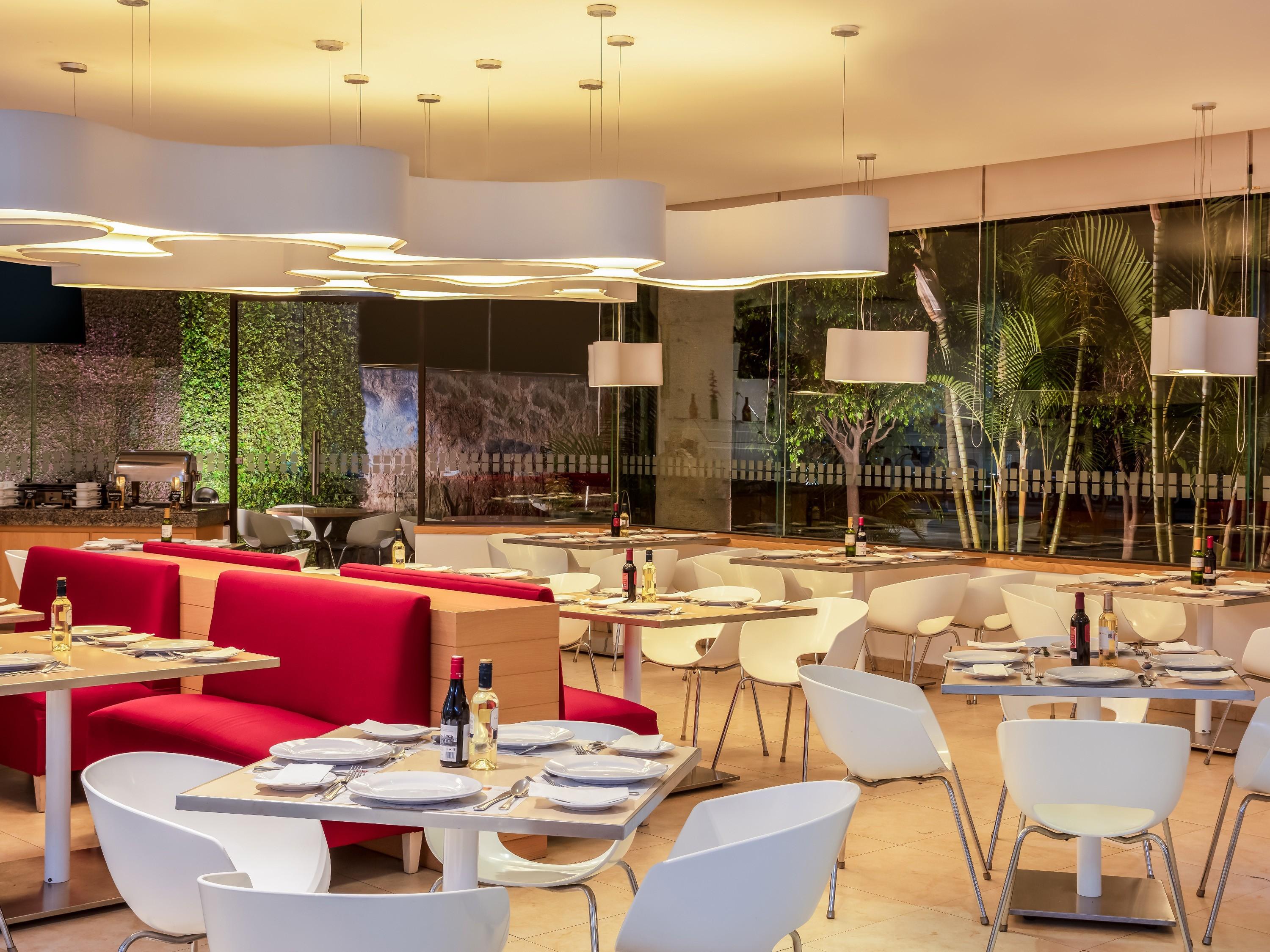 Las Pintas Fiesta Inn Guadalajara Aeropuerto מראה חיצוני תמונה