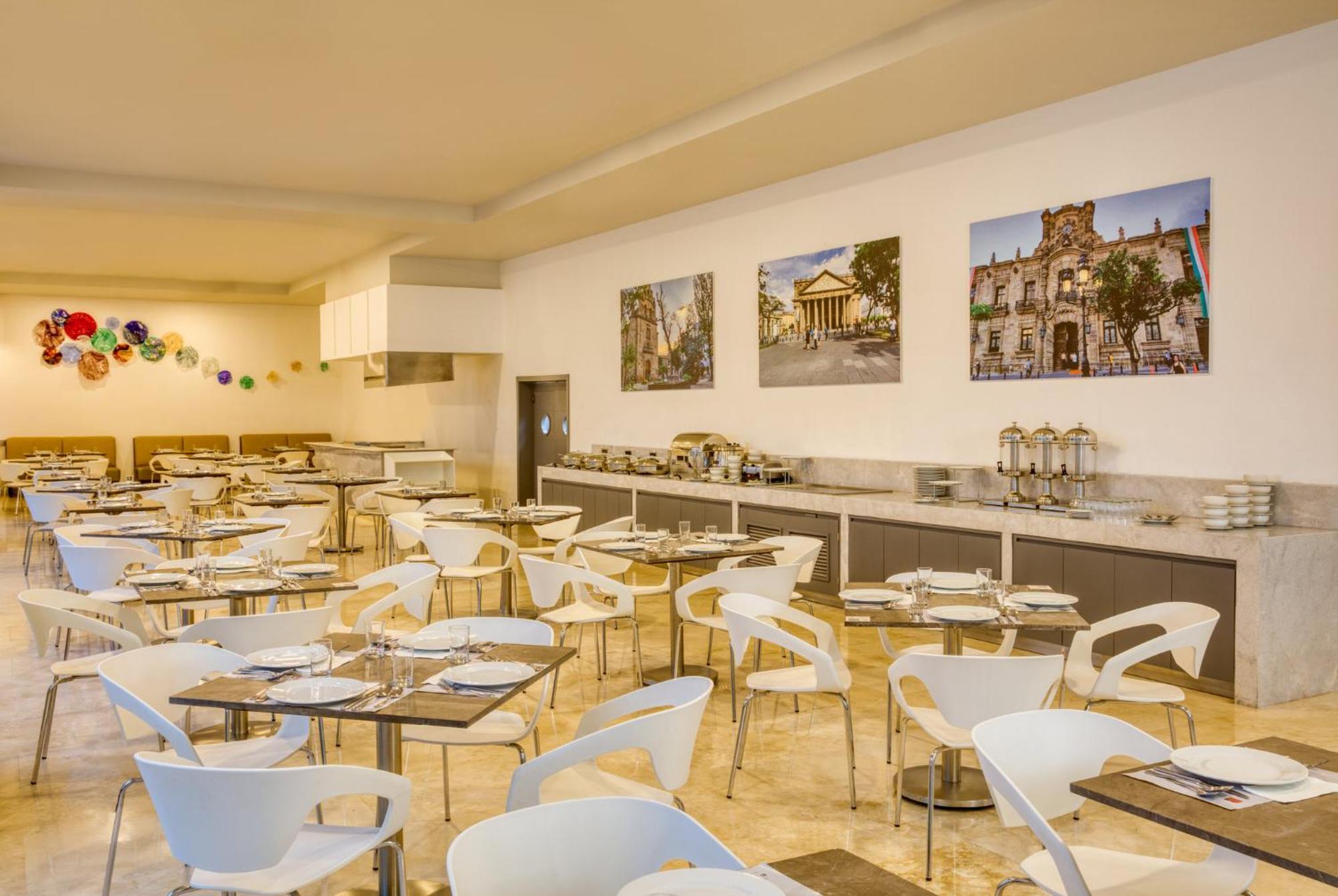 Las Pintas Fiesta Inn Guadalajara Aeropuerto מראה חיצוני תמונה